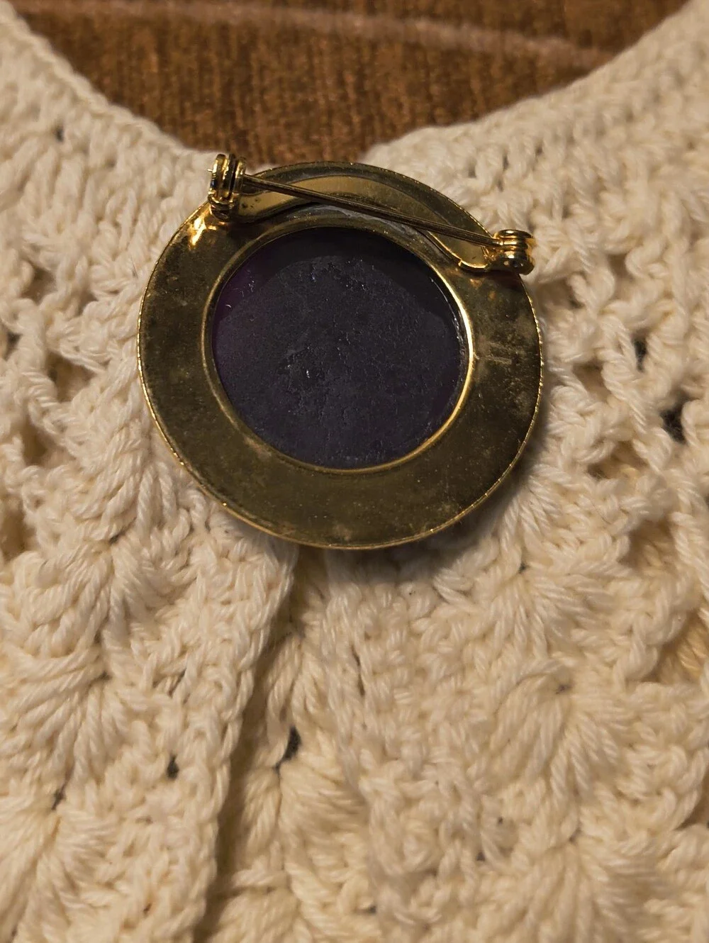Vtg Crocheted Ecru Lace Victorian Collar Handmade USA Vtg Cameo Purple Brooch - Picture 4 of 5